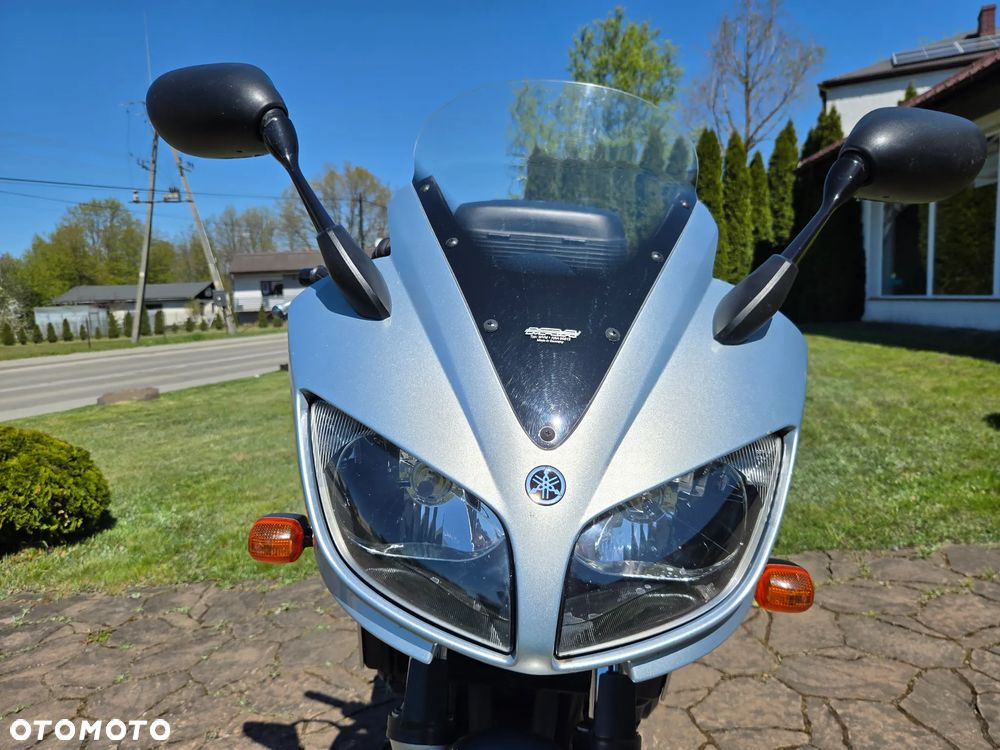 Yamaha FZS - 25