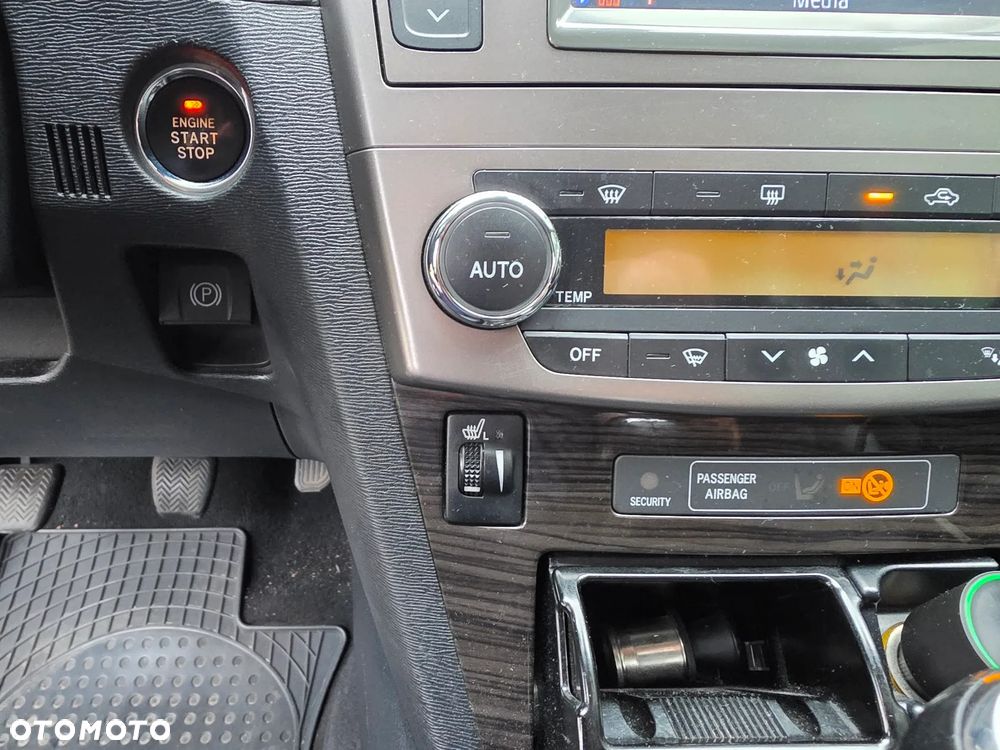 Toyota Avensis 1.8 Sol plus NAVI - 22