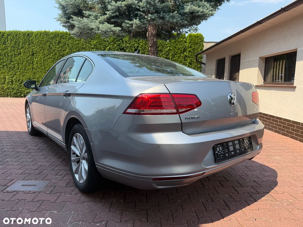 Volkswagen Passat 2.0 TDI (BlueMotion Technology) Highline - 9
