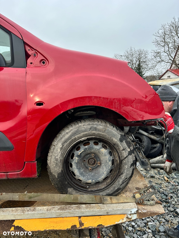 Berlingo partner błotnik przedni