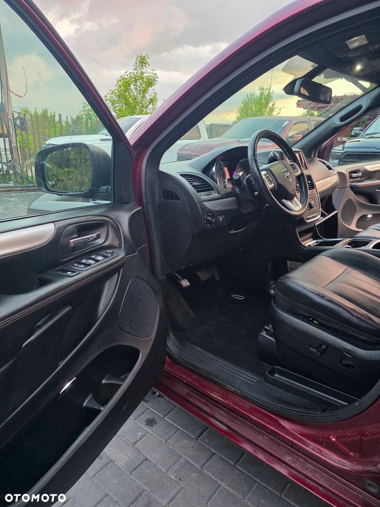 Dodge Grand Caravan 3.6 R/T - 8