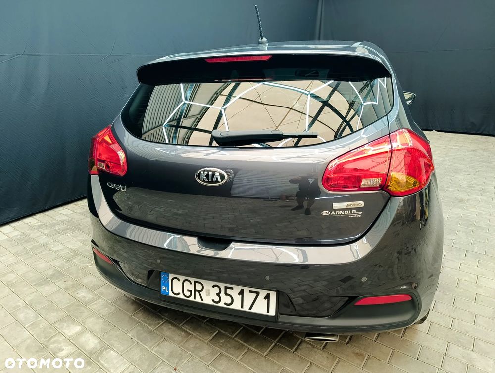 Kia Ceed 1.6 CRDi 128 Fifa World Cup Edition - 18