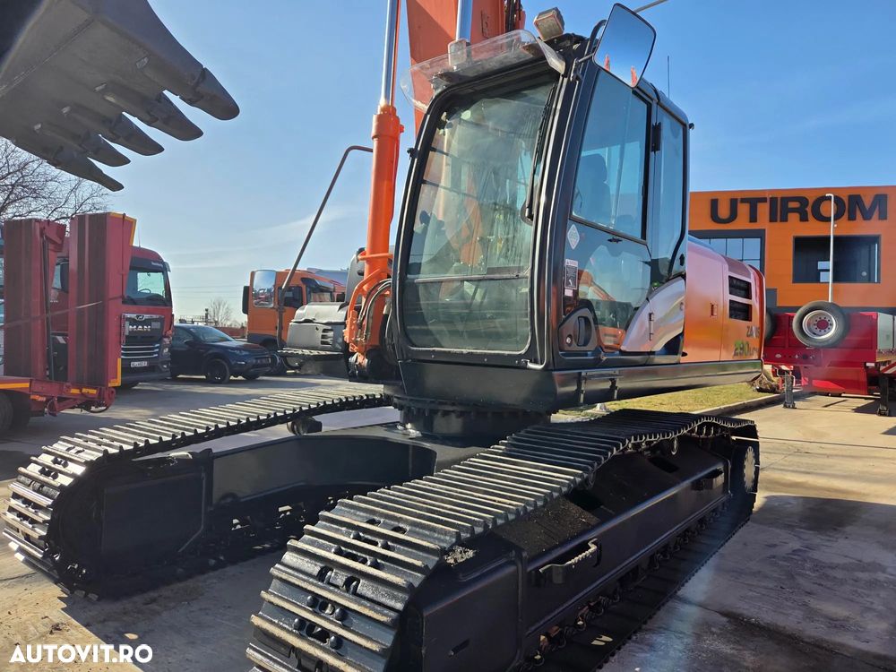 Hitachi ZX290LCN, 30 tone, 2014, 9.152h, latime 2,99m, 3 brate excavare, inst picon, inst rotire, gresare automata, Cupla rapida hidr, cupa 1,8mc, senile 80% ok, ad sapare 7m, bolt diam 90mm, 3 pompe hidr HITACHI, STARE BUNA-PROMOTIE 66.900 EUR+Tva - 30