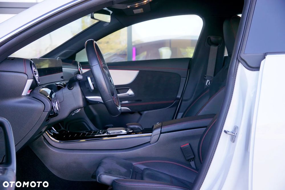 Mercedes-Benz CLA 180 AMG Line 7G-DCT - 18