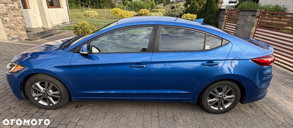 Hyundai Elantra - 2
