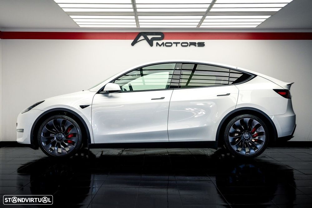 Tesla Model Y Performance Dual Motor AWD - 4