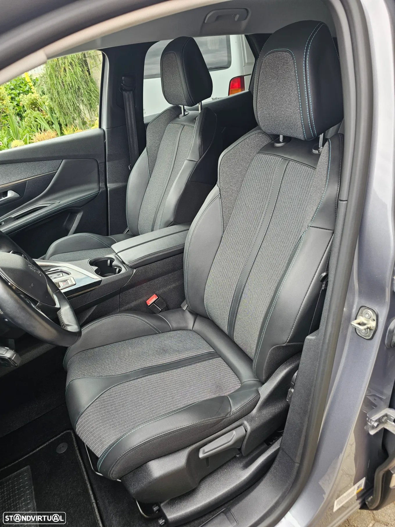 Peugeot 3008 1.6 Hybrid Allure e-EAT8 - 11