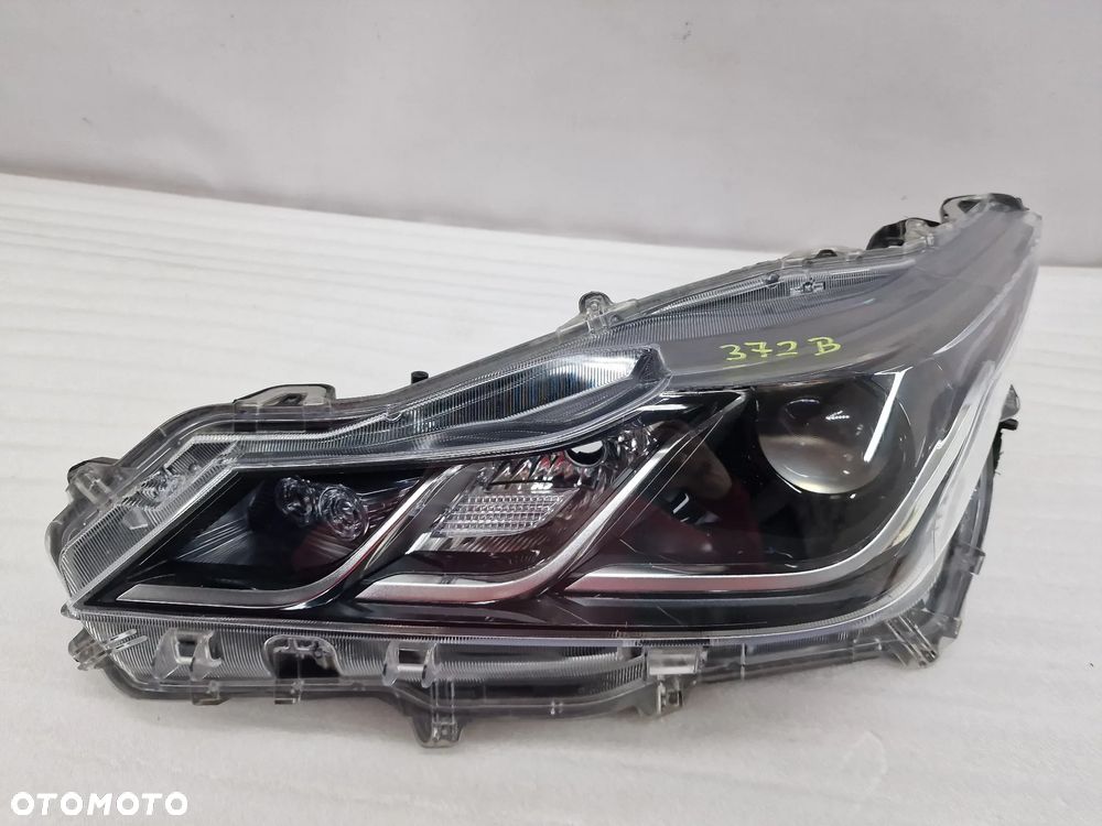 TOYOTA COROLLA E21 18- LEWA / PRAWA ZWYKŁA LAMPA PRZEDNIA PRZÓD SOCZEWKA , NR 81110-02T31-00 / 81150-02T31 / 81150-02T31-00 , NR AUKCJI LA372 - 15
