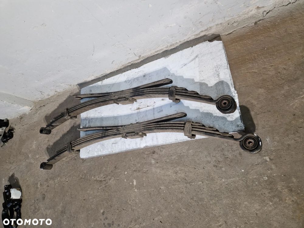 Ford Ranger VI Amarok II Resor tylny MB3C5560ME2K - 1