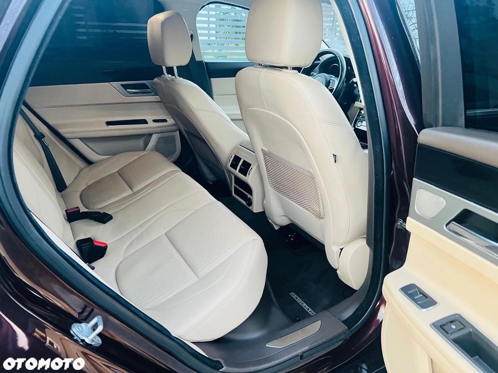 Jaguar XF 20d Sportbrake Prestige - 4