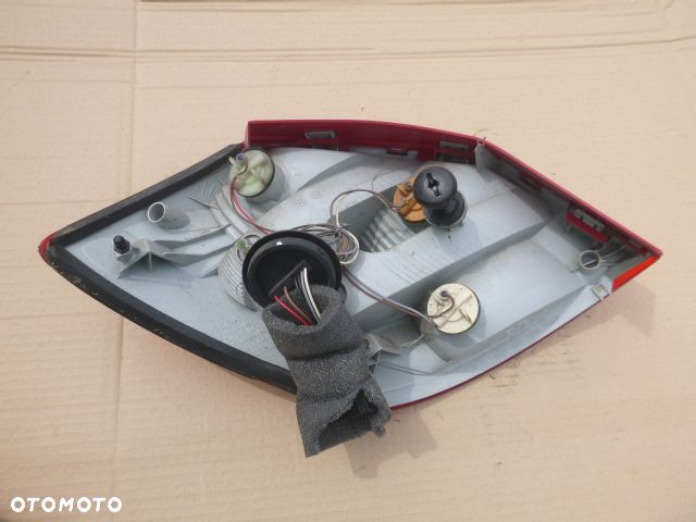 LAMPA PRAWY TYŁ PRAWA TYLNA SKODA FABIA II HB - 12
