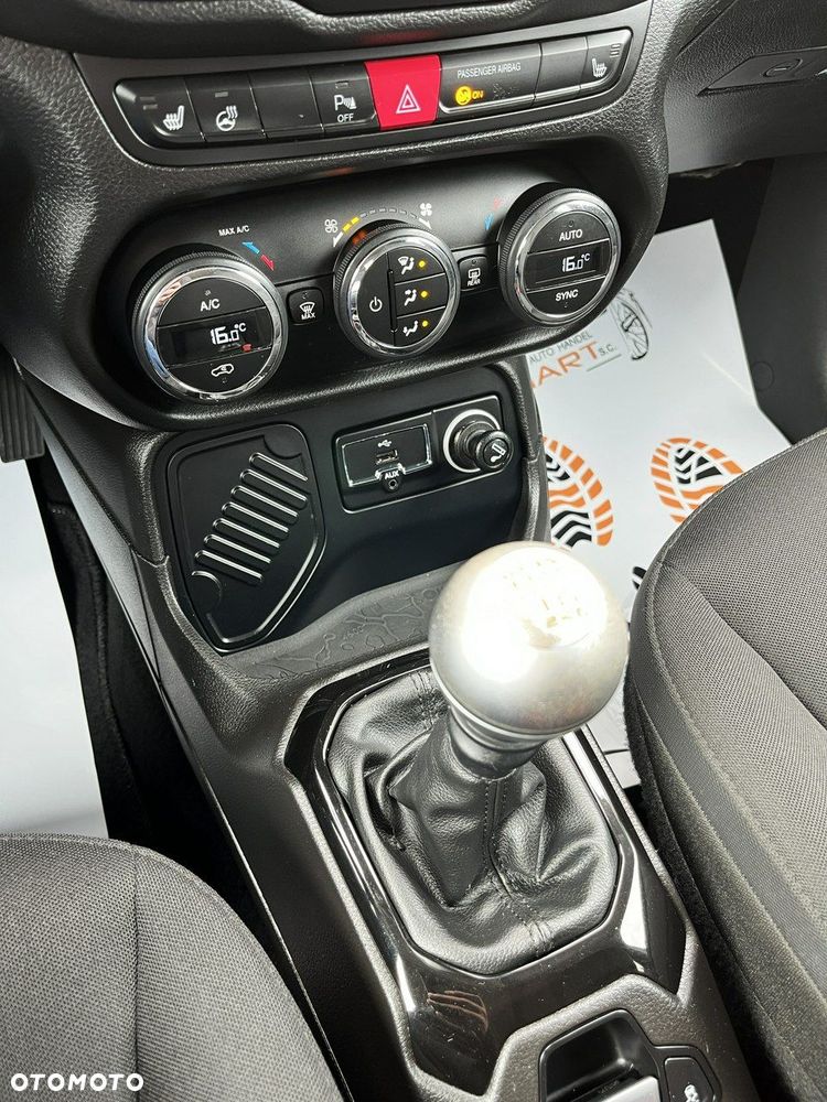 Jeep Renegade 1.6 MultiJet Night Eagle - 26