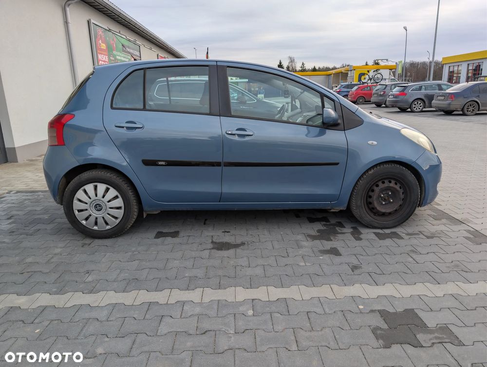 Toyota Yaris 1.3 VVT-i Multi Mode Sol - 4