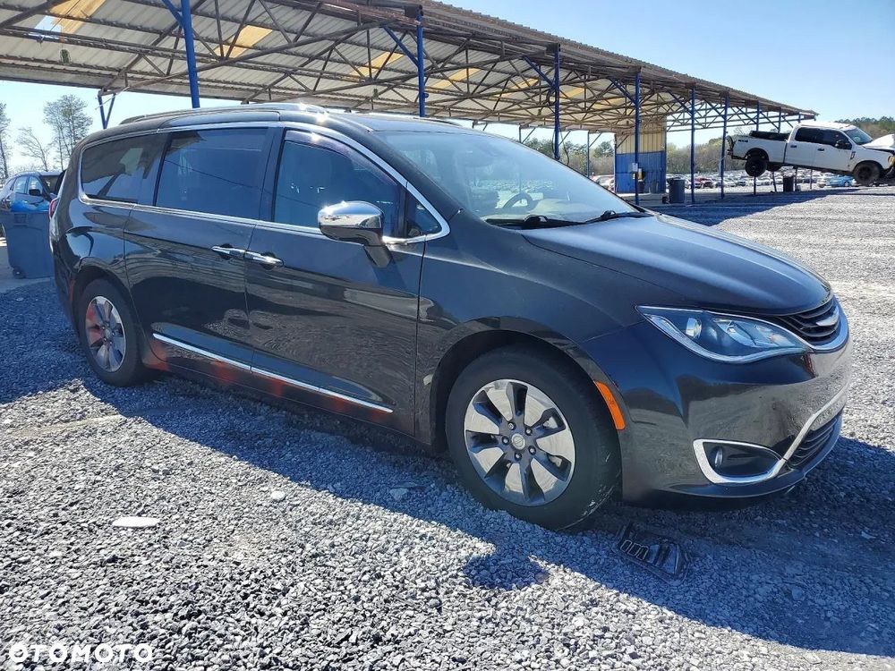 Chrysler Pacifica - 1