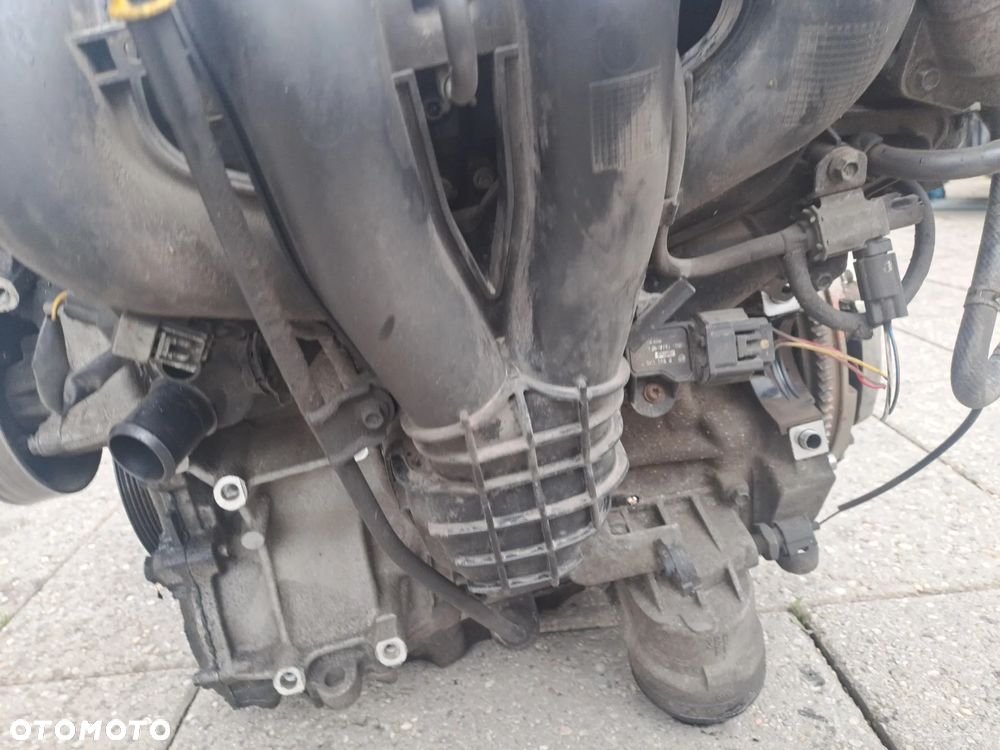 Mazda 6  1.8 16V silnik kompletny kod L8 - 8