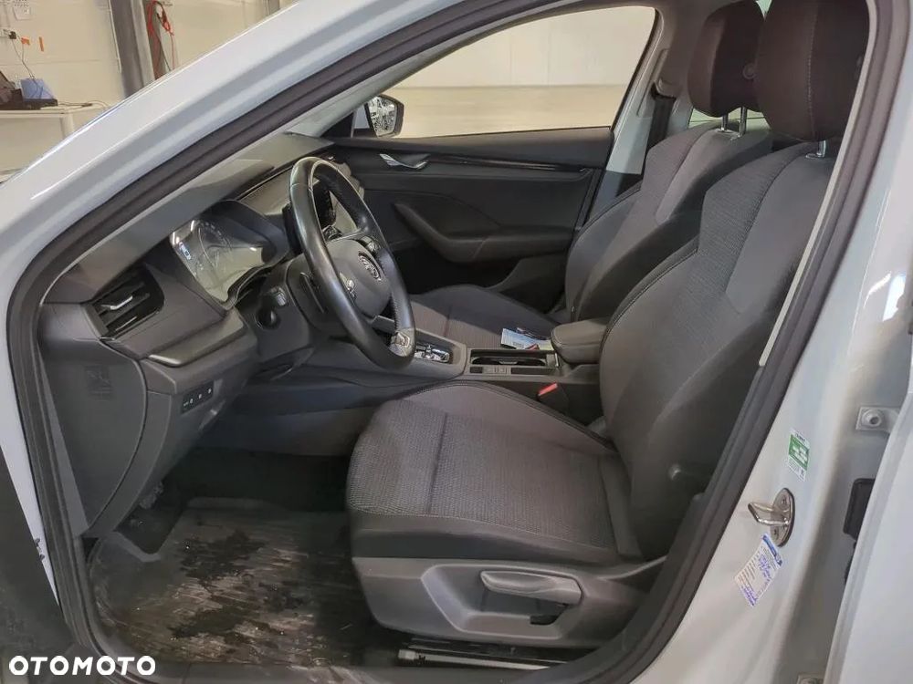 Skoda Octavia 2.0 TDI Ambition DSG - 8