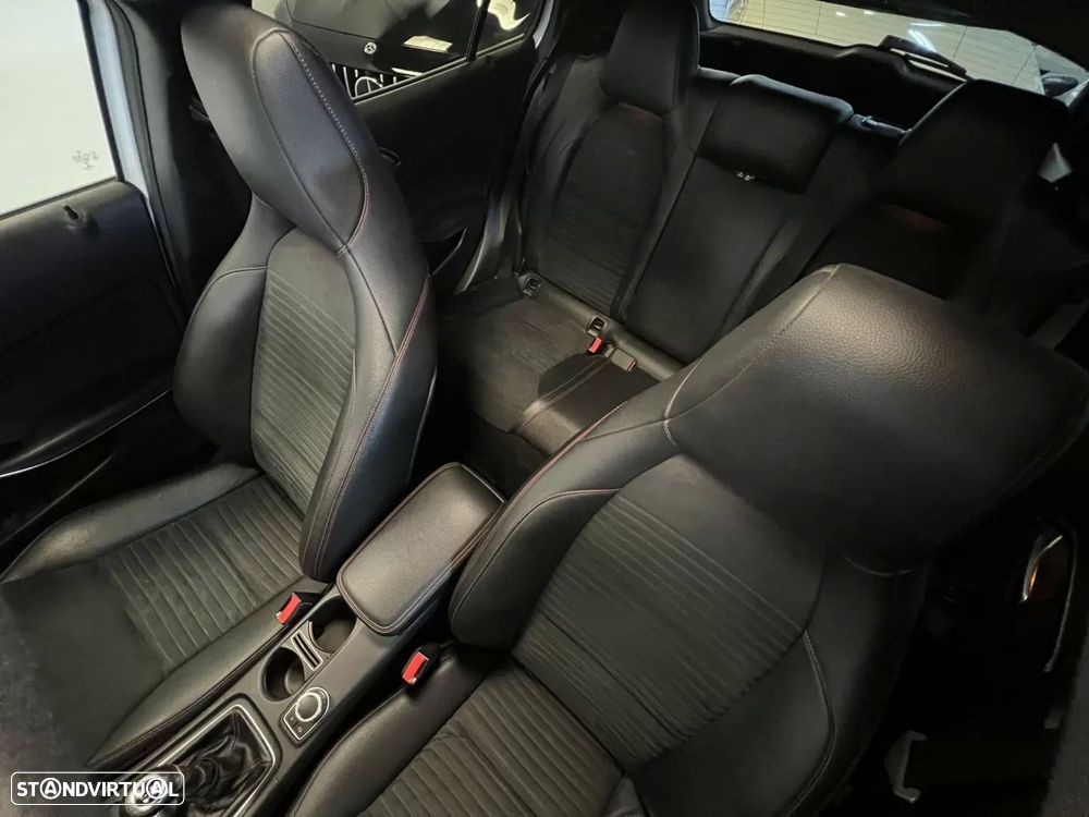 Mercedes-Benz GLA 200 d AMG Line - 32