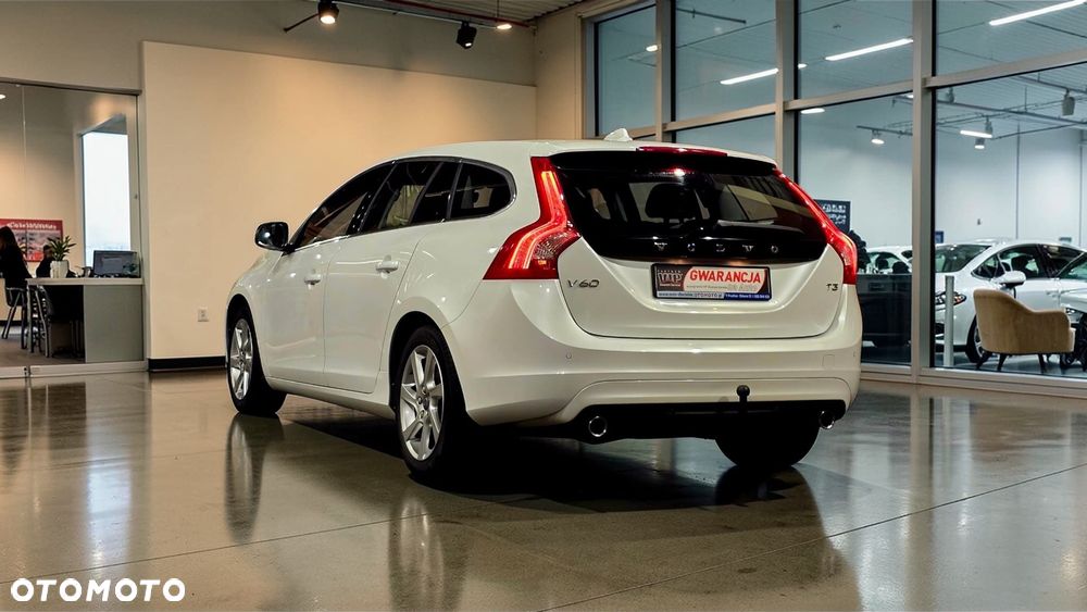 Volvo V60 T3 Momentum - 14