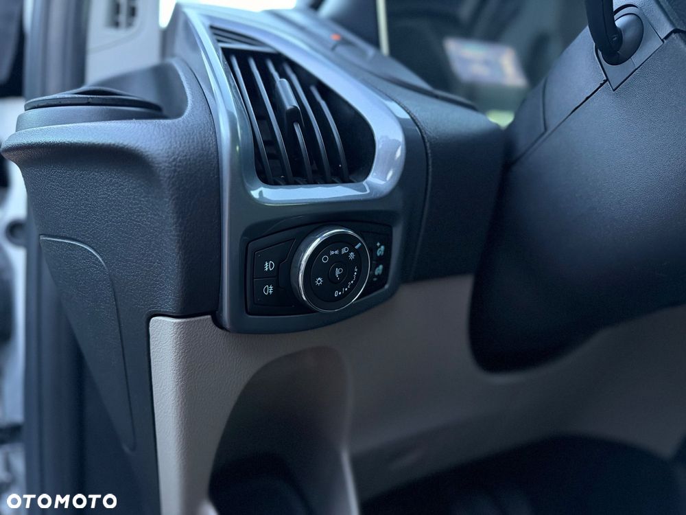 Ford Tourneo Custom - 12