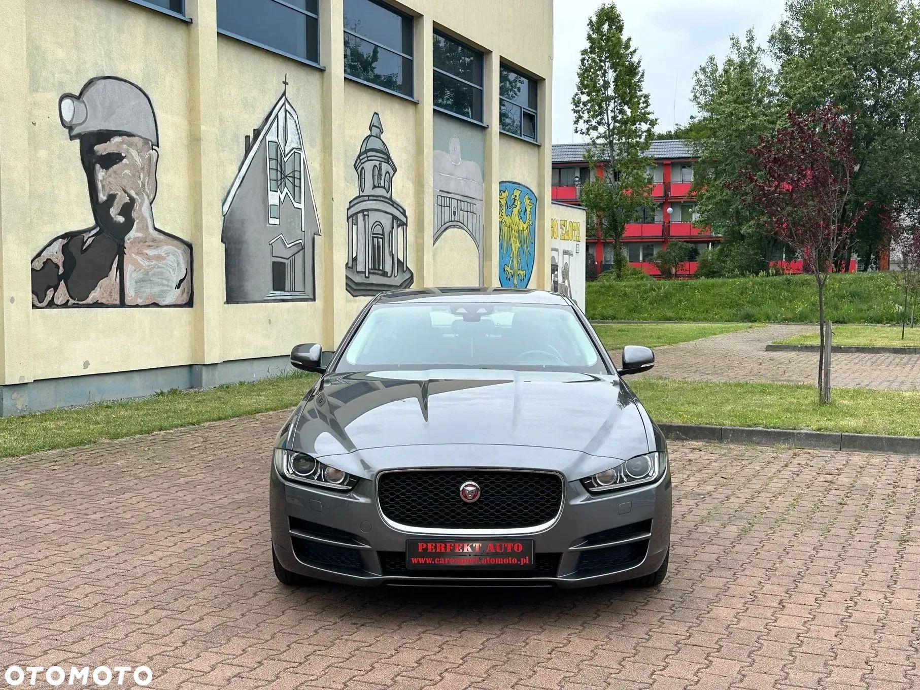 Jaguar XE - 1