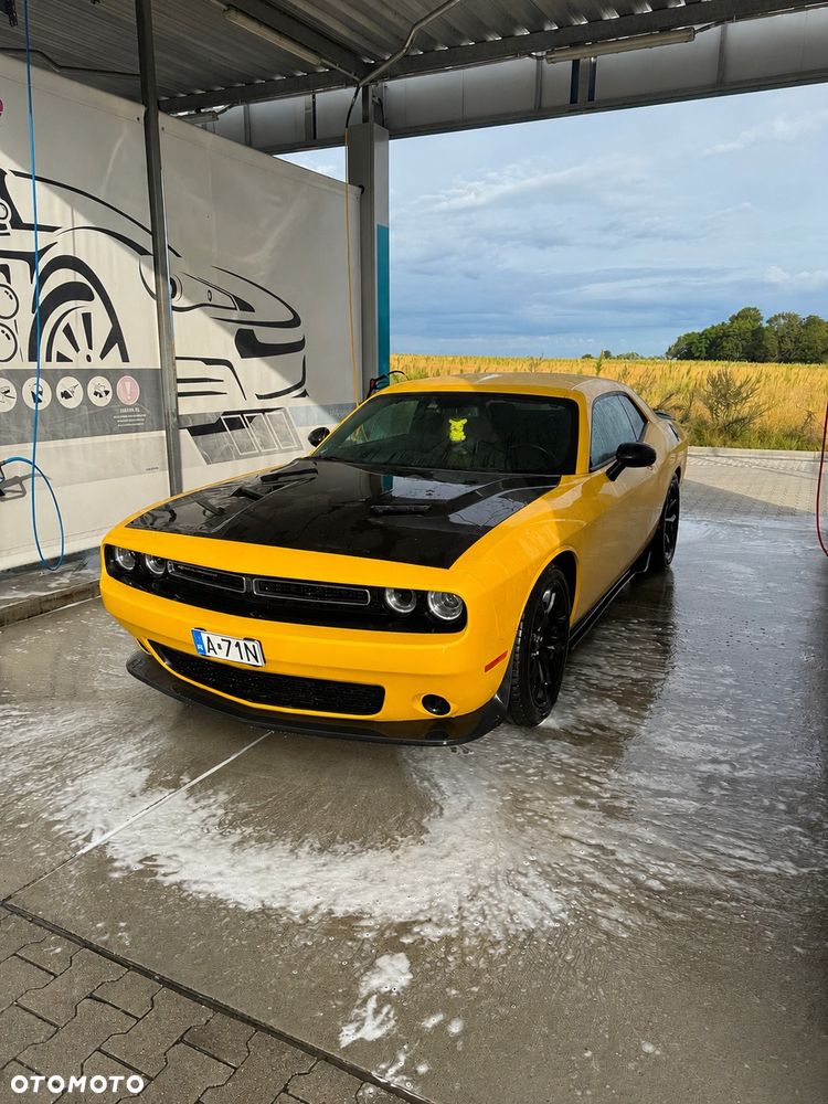 Dodge Challenger - 1