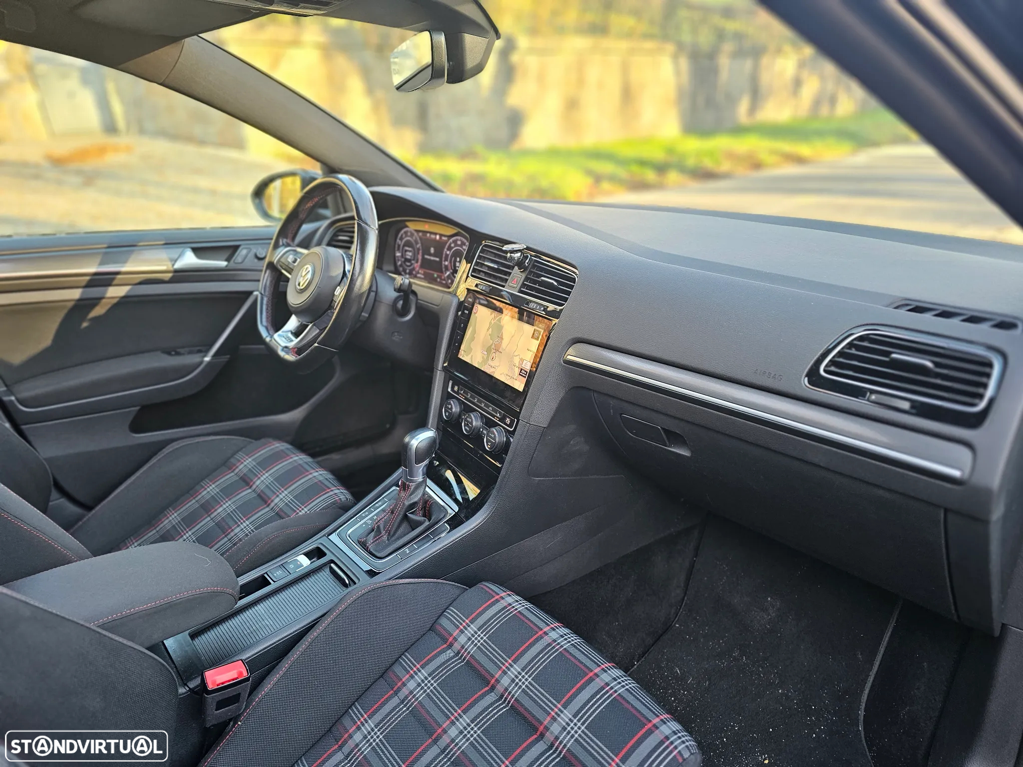VW Golf 2.0 TSI GTI DSG - 12