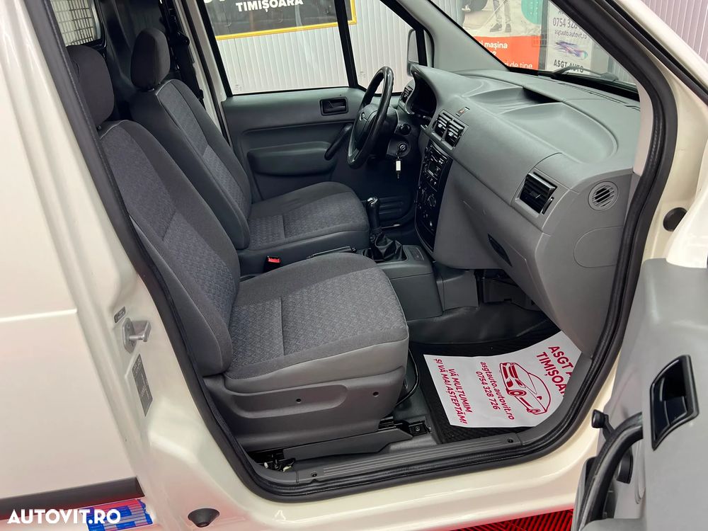 Ford Transit Connect - 13
