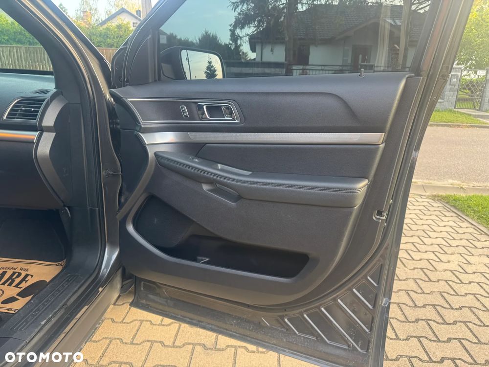 Ford Explorer - 23