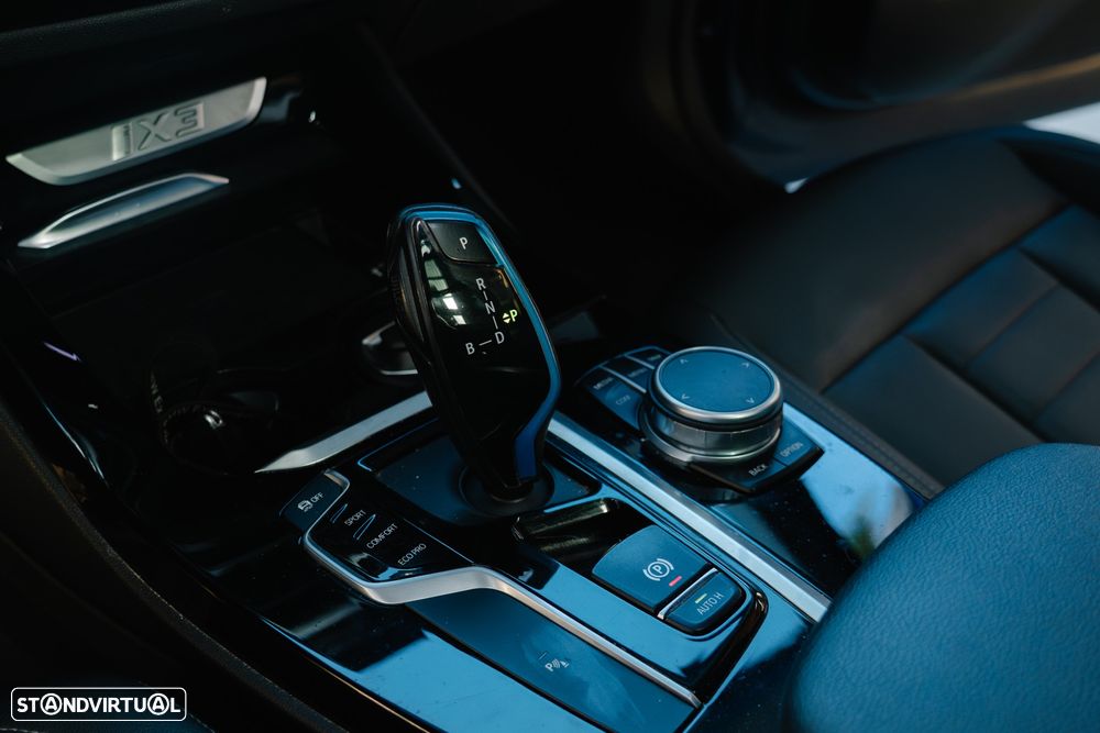 BMW iX3 - 17