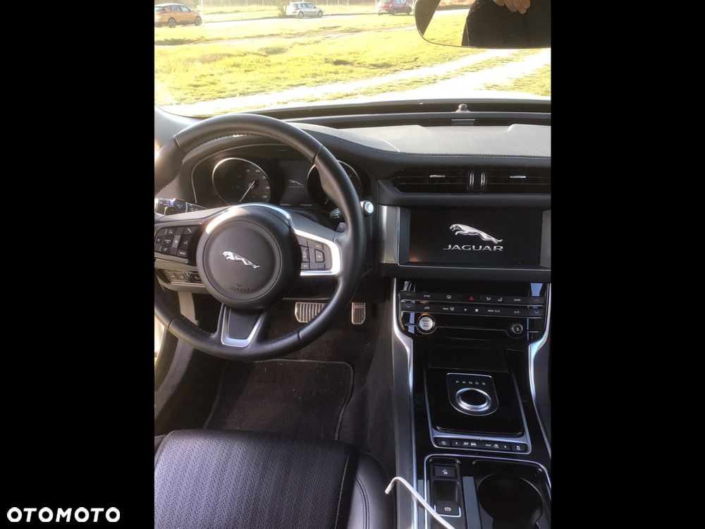 Jaguar XF 2.0 i4D Prestige - 9