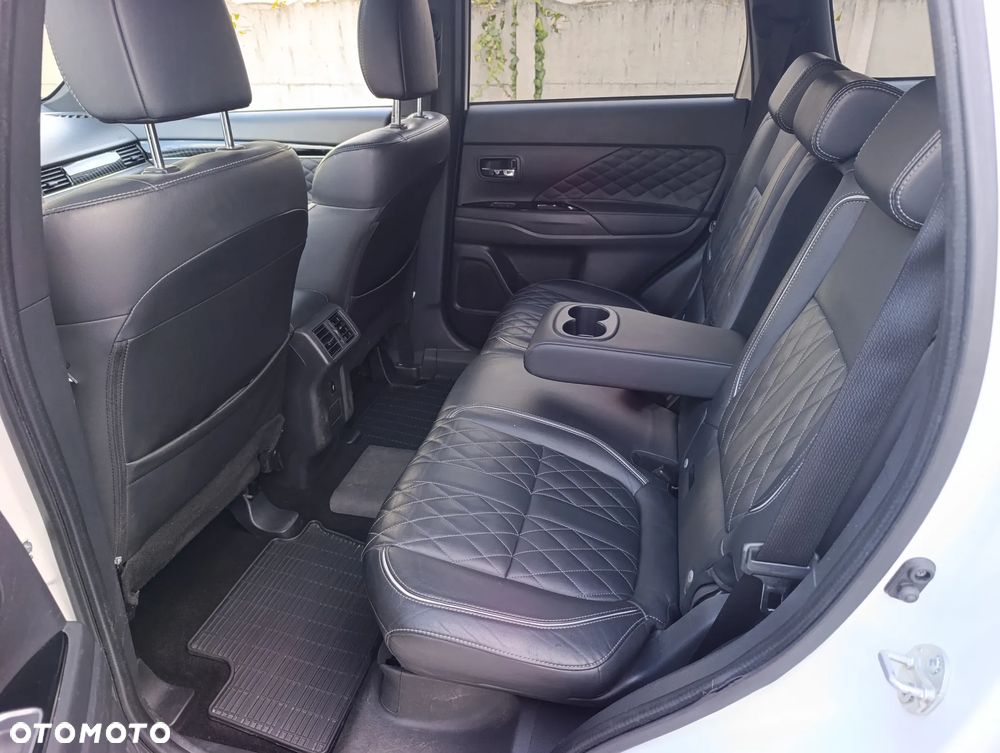 Mitsubishi Outlander 2.4 4WD Diamant+ - 16