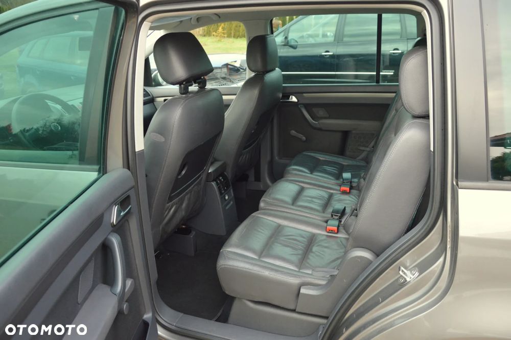 Volkswagen Touran 1.9 TDI Highline - 22