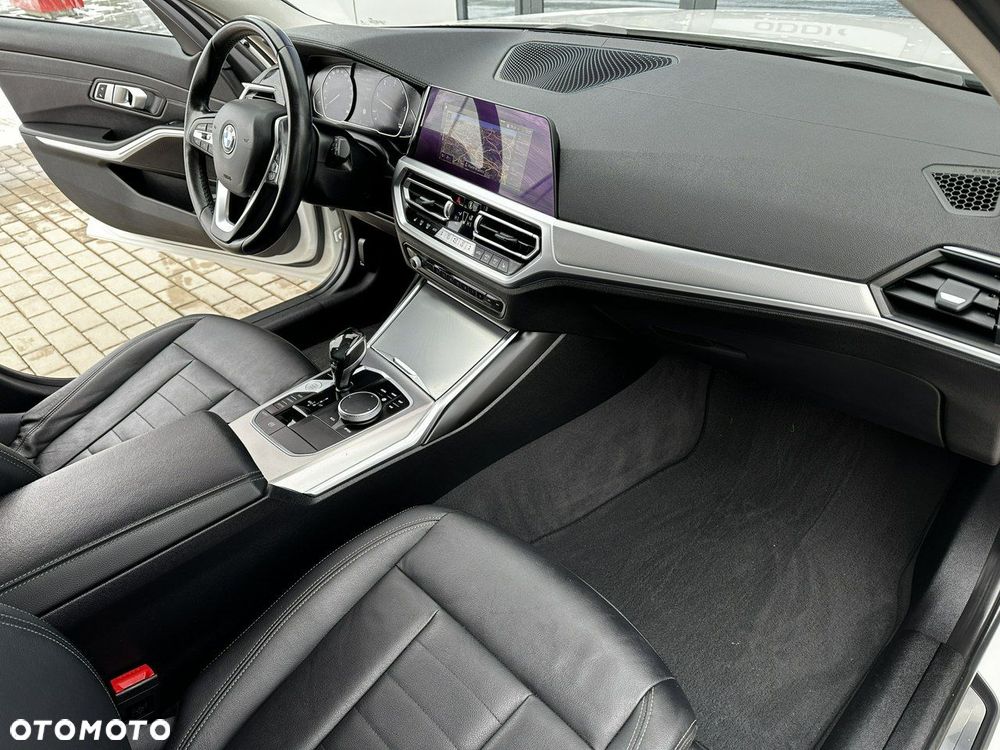 BMW Seria 3 320d Luxury Line - 18