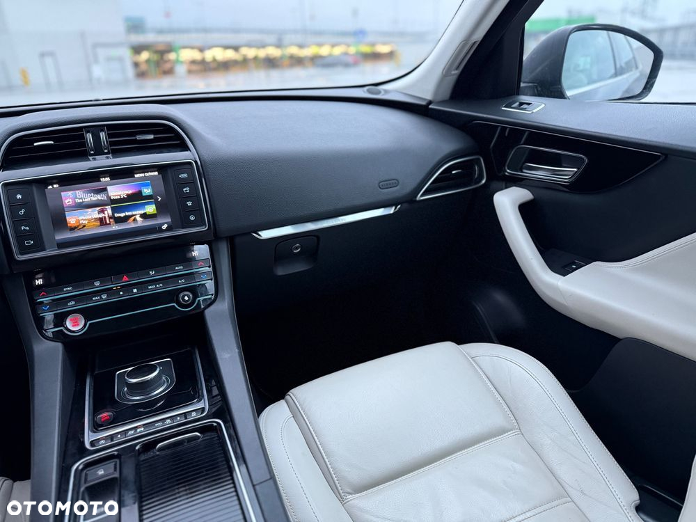 Jaguar F-Pace 20d AWD Prestige - 17