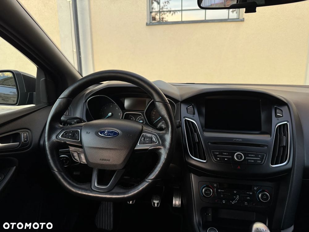 Ford Focus Turnier 1.5 EcoBlue Start-Stopp-System ST-LINE - 23