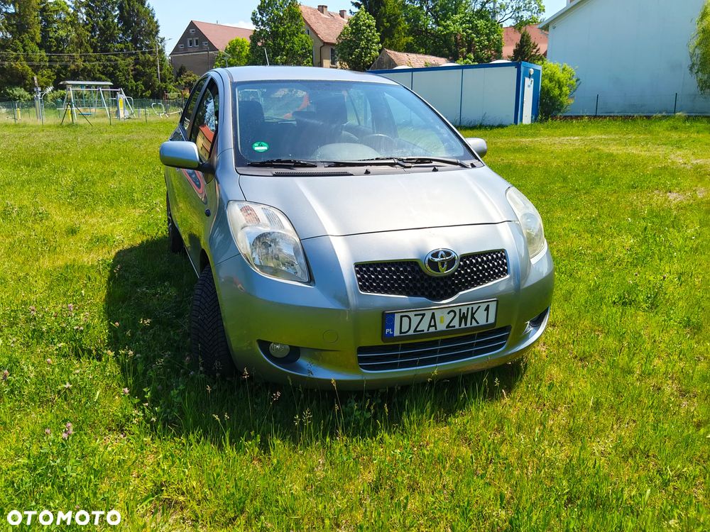 Toyota Yaris 1.3 Luna Premium - 2