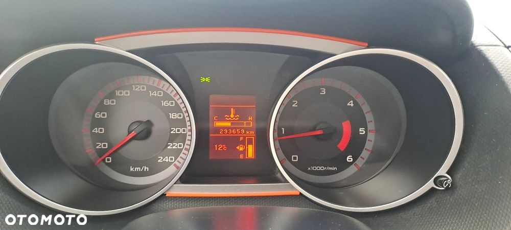 Mitsubishi Outlander 2.0 DID Intense + SE - 17