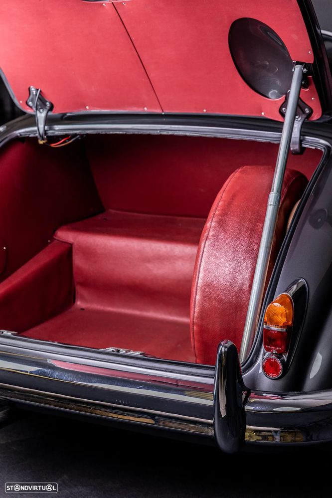 Jaguar MK IX - 34