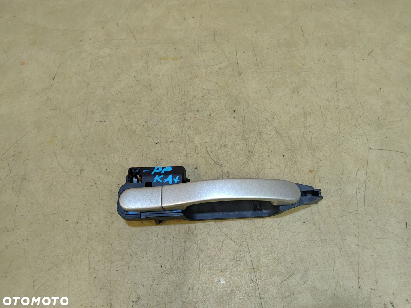 FORD KA PLUS KLAMKA PRAWY PRZÓD LAK.WHITE GOLD E4B5A224A36FE 17- - 1
