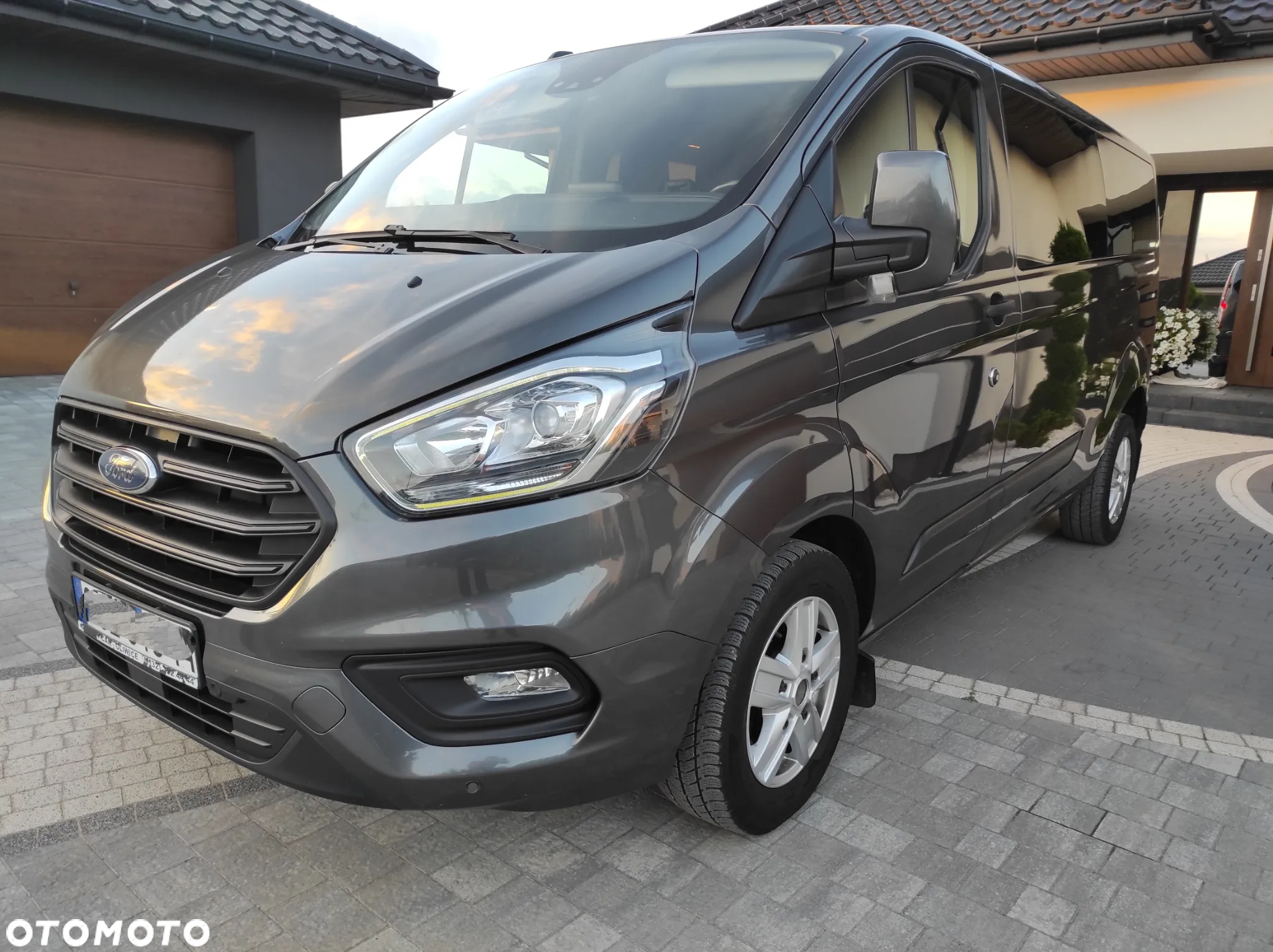 Ford Tourneo Custom - 11