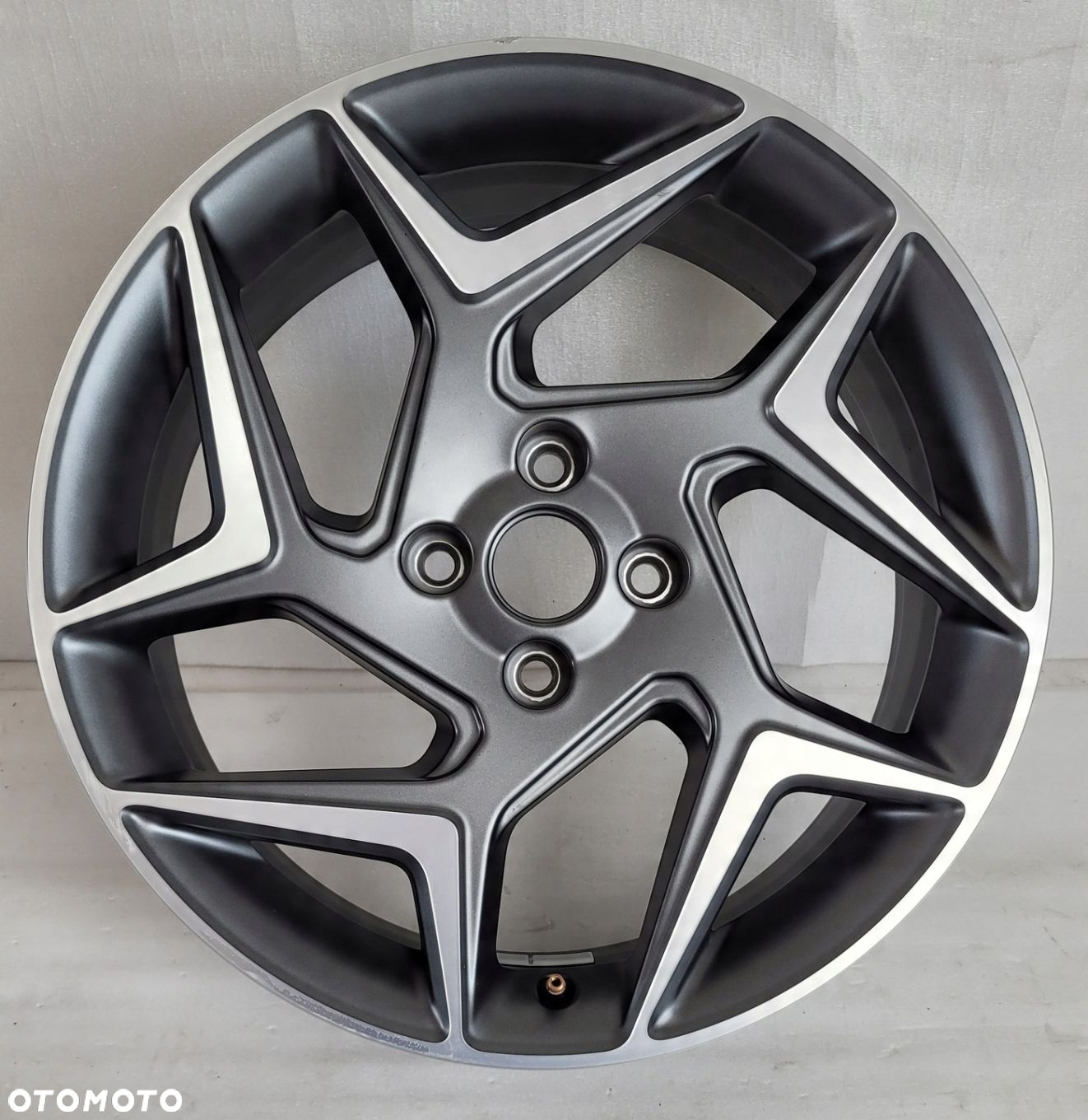 FELGA FORD FIESTA MK8 7,5x18 18 ET42,5 4x108 - 3