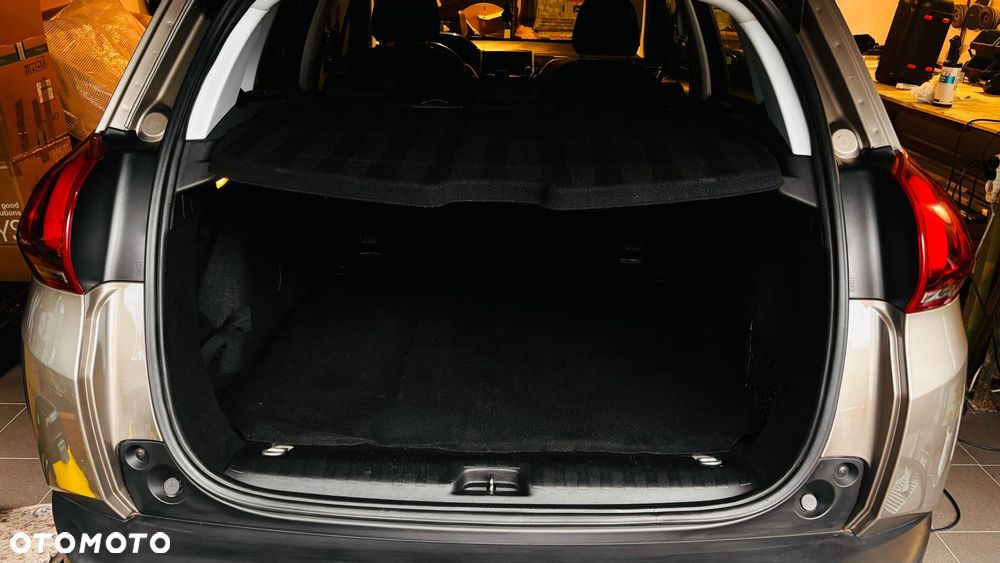 Peugeot 2008 1.2 Pure Tech Allure S&S - 16
