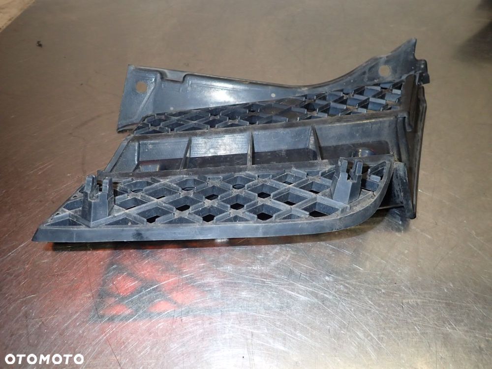 KRATKA ZDERZAKA PRAWA GRILL MITSUBISHI OUTLANDER I - 5