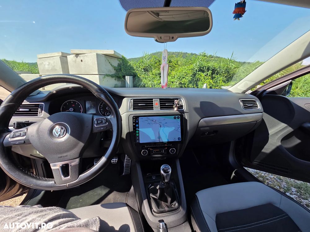 Volkswagen Jetta - 8