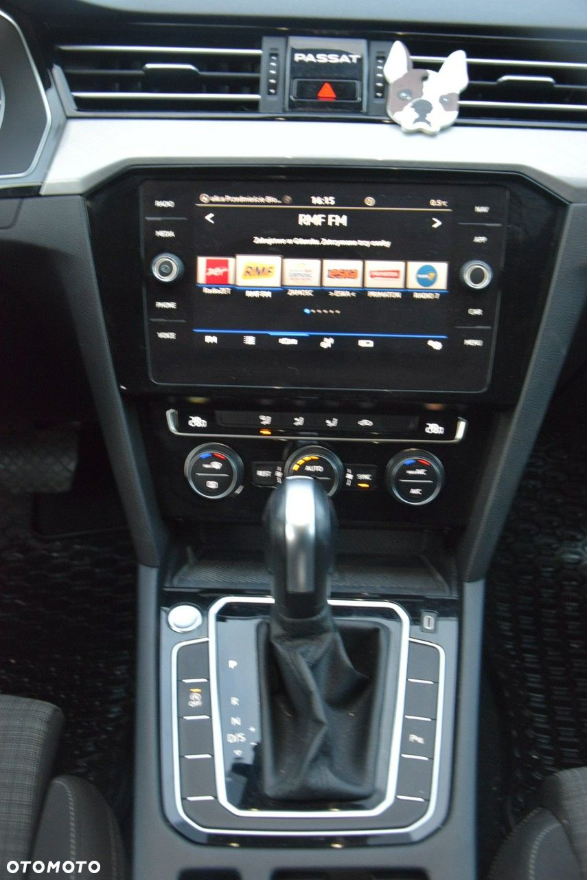 Volkswagen Passat - 15