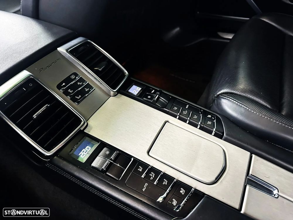 Porsche Panamera Turbo PDK - 22