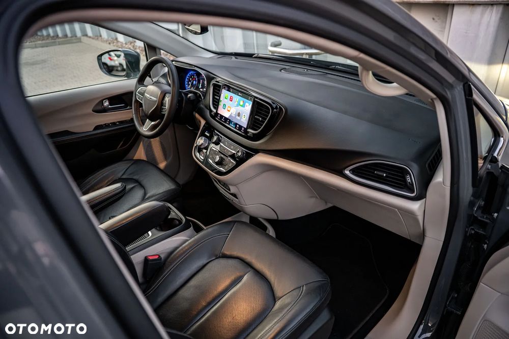 Chrysler Pacifica - 20