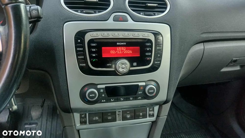 Ford Focus Coupe-Cabriolet 2.0 16V Titanium - 4