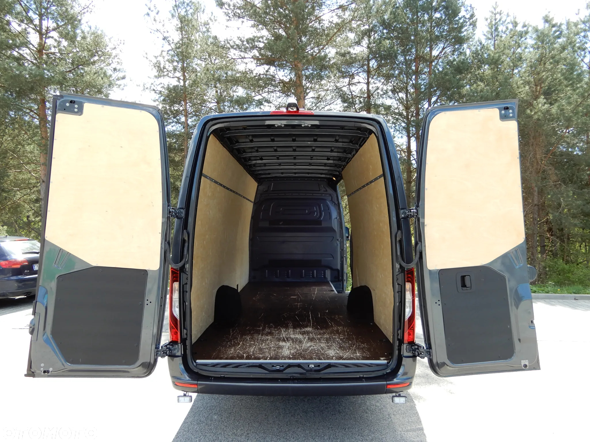 Mercedes-Benz Sprinter 319 CDI V6 3.0 CDI 190 KM 7G-Tronic Plus Ekstra Długi LONG Maxi+ 907 Furgon Blaszak Rozstaw Osi 4325 mm Full Opcja Stan Jak Nowy - 14