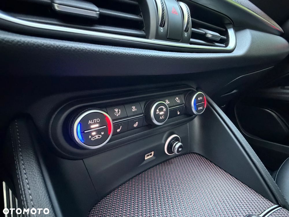 Alfa Romeo Stelvio - 17